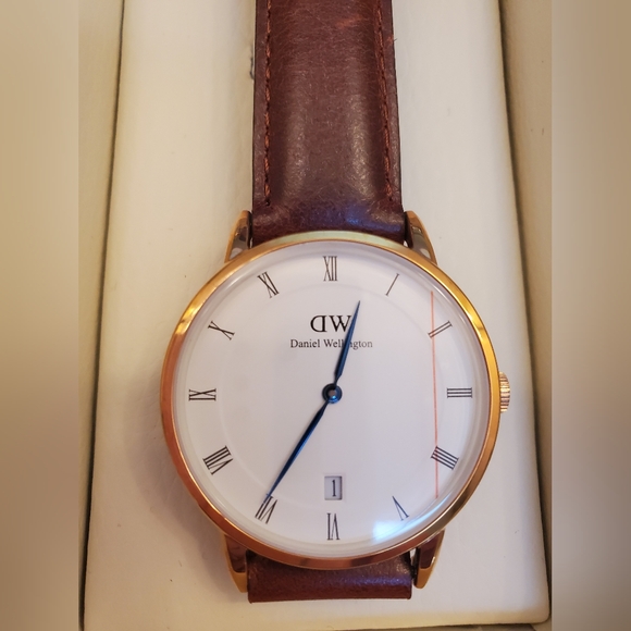 New! David Wellington Women's Watch - Picture 2 of 4